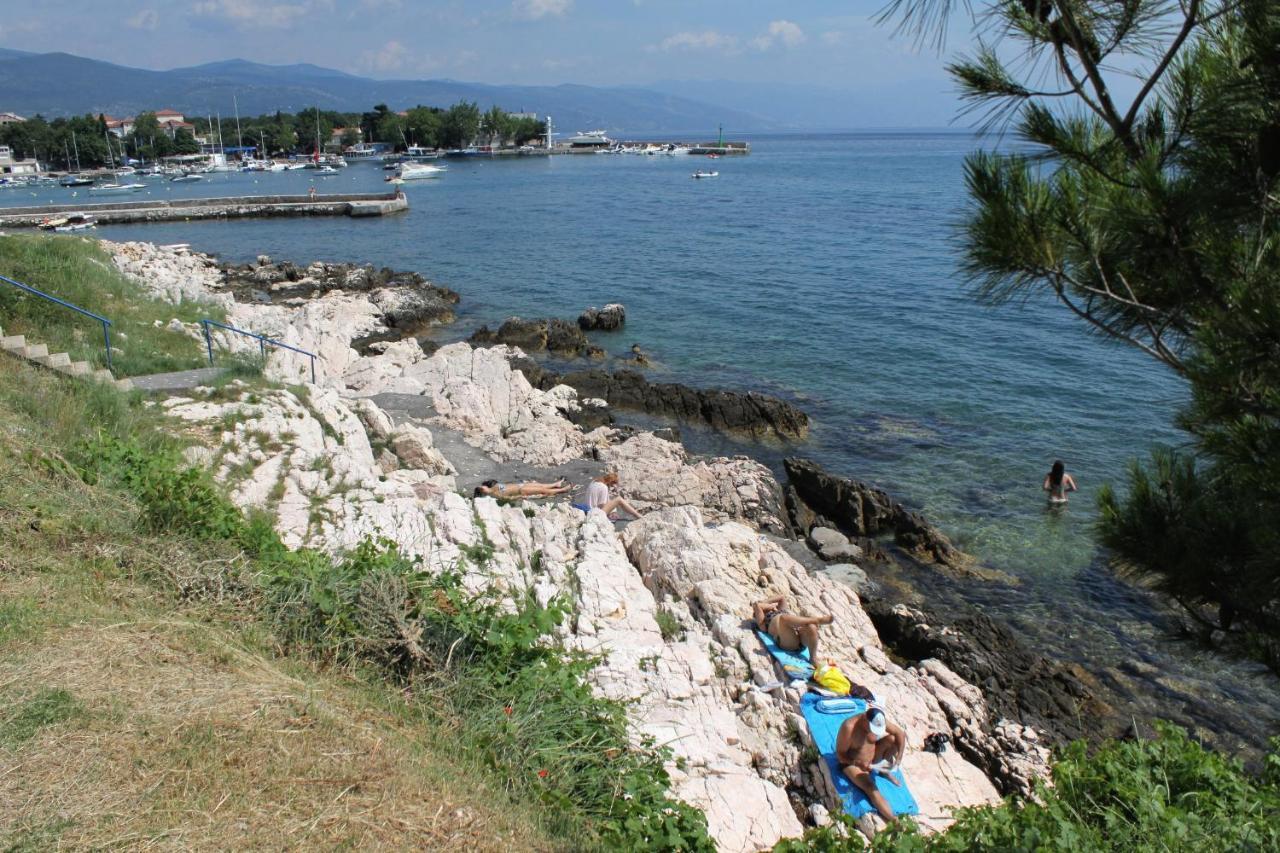Apartments By The Sea Novi Vinodolski - 5558 Exterior foto