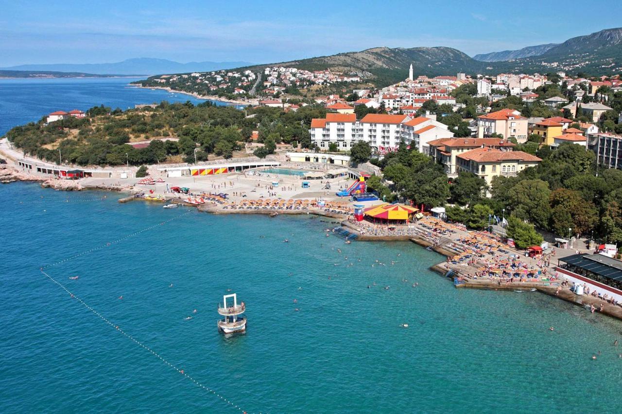 Apartments By The Sea Novi Vinodolski - 5558 Exterior foto